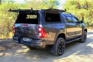 Sandkat4X4 Hardtop en acier inoxydable - Cabine vitrée - Vitres latérales coulissantes Toyota Hilux 2015 +