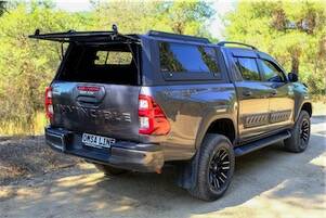 Sandkat4X4 Hardtop en acier inoxydable - Cabine vitrée - Vitres latérales coulissantes Toyota Hilux 2015 +