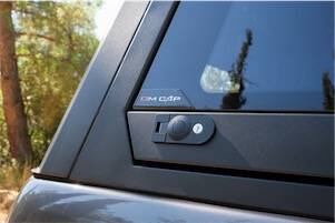 Sandkat4X4 Hardtop en acier inoxydable - Cabine vitrée - Vitres latérales coulissantes Toyota Hilux 2015 +