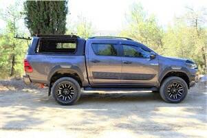 Sandkat4X4 Hardtop en acier inoxydable - Cabine vitrée - Vitres latérales coulissantes Toyota Hilux 2015 +