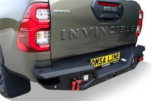 Sandkat4X4 Pare-chocs arrière en acier OMSA - Toyota Hilux 2015-2020 Dakar V2 avec LED (compatible avec ou sans capteurs)