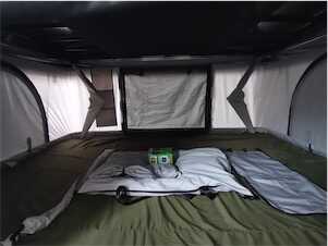 Sandkat4X4 J&Max by Sandkat4x4 - JUNGLE - Tente de toit coque rigide en ABS- ouverture popup vertical et tissu couleur gris clair - 2/3 personnes