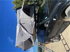 Sandkat4X4 J&Max by Sandkat4x4 - MAJESTIC - Tente de toit Hybride avec coque ABS couleur sable - 4/5 personnes